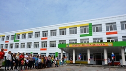Обновлённая после ремонта школа в Большой Халани открылась для учеников