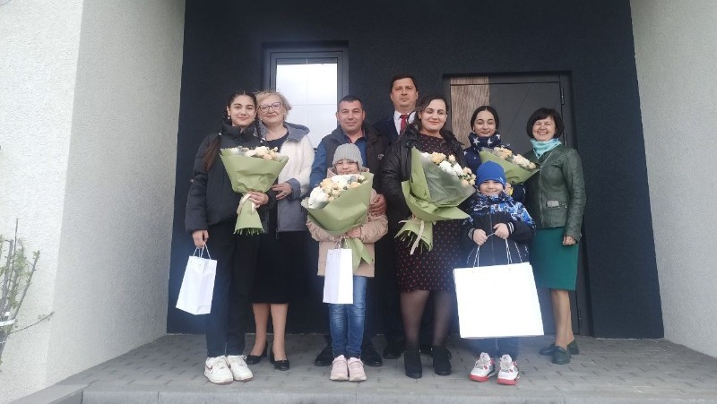 Семья Биннатовых из Корочанского района получила ключи от нового дома