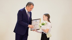 Вячеслав Гладков отметил губернаторскими стипендиями 50 юных спортсменов 