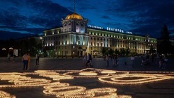 Белгородцы выложили свечами «80 лет. Прохоровка. Помним» в рамках акции «Огненные картин»