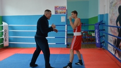 Боксёр Денис Лебедев посетил корочанский спортзал