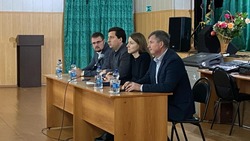 Жители сёл Корочанского района обсудили завершения работы филиала медицинского центра «Поколение» 