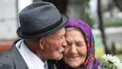 Николай Нестеров поздравил корочанцев серебряного возраста с праздником