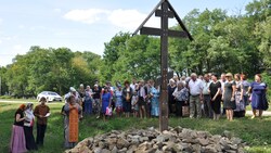 Благочинный Корочанского округа освятил поклонные кресты в Плотавце и Белом Колодце