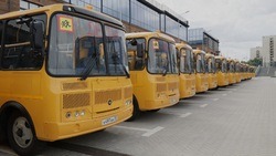 Вячеслав Гладков вручил ключи от новых автобусов руководителям школ Корочанского района