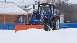 Свыше 100 человек и 60 единиц техники вышли на уборку снега в Корочанском районе