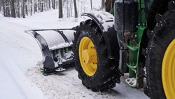 Около 400 машин задействовано в очистке региональных дорог от снегопада в Белгородской области