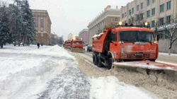 Свыше 600 единиц техники займутся уборкой снега и противогололёдной обработкой на дорогах