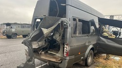 Восемь человек пострадали в результате атаки дрона на рейсовый автобус в посёлке Октябрьский
