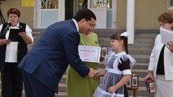Николай Нестеров принял участие в торжественной линейке в Корочанской средней школе