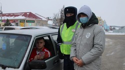 Сотрудники ГИБДД совместно с волонтёрами ЦМИ Корочанского района провели акцию «Засветись»