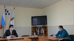 Семь человек задали свои вопросы Николаю Нестерову на приёме граждан в Короче