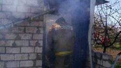 Огонь повредил жилой дом и бесхозное строение в Корочанском районе