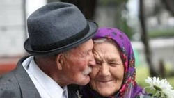 Николай Нестеров поздравил корочанцев серебряного возраста с праздником