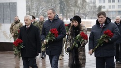 Вячеслав Гладков возложил цветы в память о погибших бойцах 