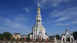 Божественная литургия в память воинов битвы под Прохоровкой началась в храме апостолов Петра и Павла