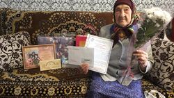 Корочанка Дина Приходько получила поздравления с 90-летием
