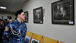 Выставка картин о мире и войне открылась в Корочанском районе