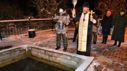 Мороз не помешал корочанцам отметить праздник Крещения на Ясном Колодце