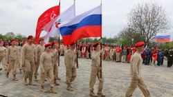 В преддверии Дня Победы в Корочанском районе провели Парад кадетов и юнармейцев и открыли Аллею мира