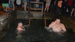 Сотни корочанцев посетили «Ясный колодец» и «Монахову криницу» в праздник Крещения