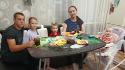 Всегда вместе. Почему главу семьи Александра Ткачёва жена и дочери считают своей надеждой и опорой