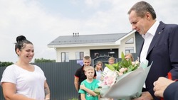 Гладков: В 2025 году планируем обеспечить 440 семей Белгородской области жильём