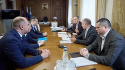Вячеслав Гладков провёл совещание с генеральным директором ПАО «Россети Центр» Борисом Эбзеевым