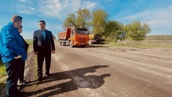 Глава Корочанского района проинспектировал ход ремонта дорог в сёлах Короткое и Яблоново