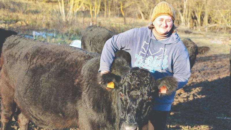 «Коровки любят ласку». Соцконтракт помог семье Цапковых увеличить поголовье КРС