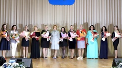 11 многодетных жительниц областного центра получили почётный знак «Материнская слава»