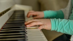 Евгений Савченко предложил спонсорам закупить инструменты для музыкальной школы
