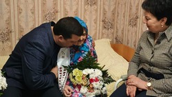 Николай Нестеров вручил корочанскому ветерану юбилейную медаль 80-летия Победы