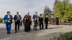 Губернатор Белгородской области возложил цветы к Вечному огню и стеле «Город воинской славы» 