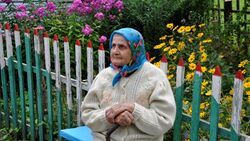 Ровесница района Ольга Серых встретила 92-годовщину муниципалитета в привычных хлопотах