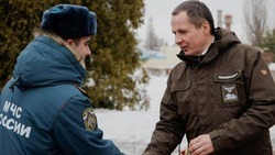 Вячеслав Гладков вручил ключи от новых автомобилей белгородским спасателям