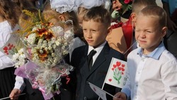 Вячеслав Гладков проинформировал о введении нового ГОСТа на школьную форму