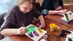 Корочанцы старшего возраста приняли участие в мастер-классе «Фисташковое творчество»