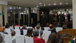 Артисты ансамбля Росгвардии выступили в Белгородской области для жителей прибывших из ЛДНР