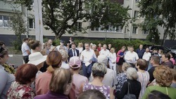 Вячеслав Гладков обсудил с жителями улицы Маяковского дальнейшую судьбу пострадавшей территории