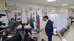 Вячеслав Гладков одним из первых проголосовал на выборах