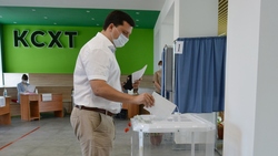 Глава Корочанского района Николай Нестеров проголосовал на выборах Белоблдумы