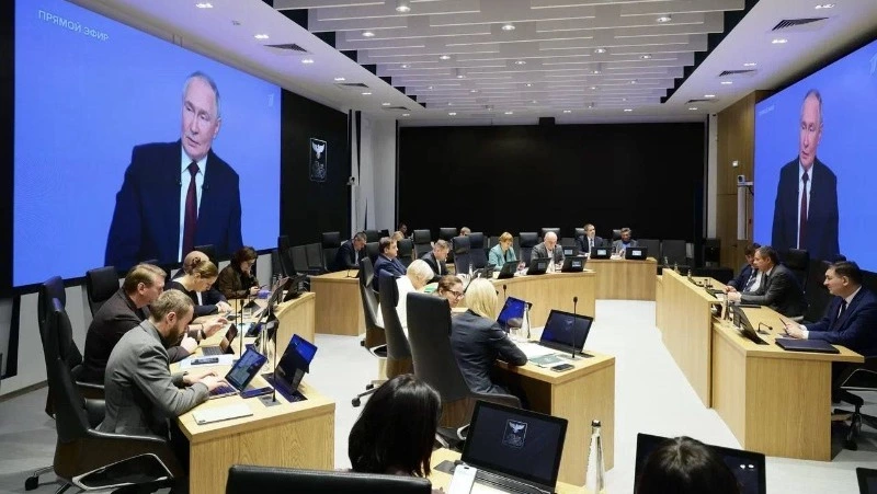 Вячеслав Гладков вместе с правительством Белгородской области подключился к прямой линии президента