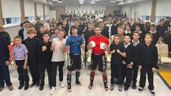 Выпускники школы единоборств встретились с корочанскими школьниками