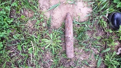 Корочанец нашёл артиллерийский снаряд во дворе дома