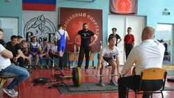 Православная молодёжь района выступила на соревнованиях по пауэрлифтингу