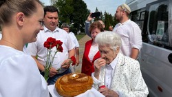Участница Прохоровского сражения Мария Михайловна Рохлина посетила Корочанский район